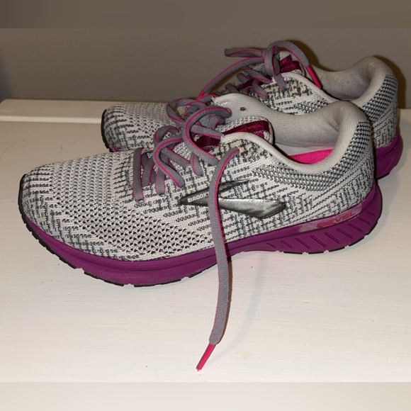 Brooks Shoes - Brooks Gray and Pink Revel 3 women’s size 7